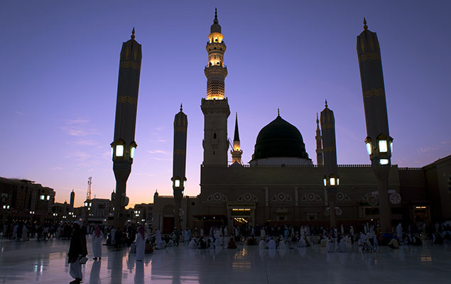 Nabawi-mosque-in-Madinah-Evening-BANNER