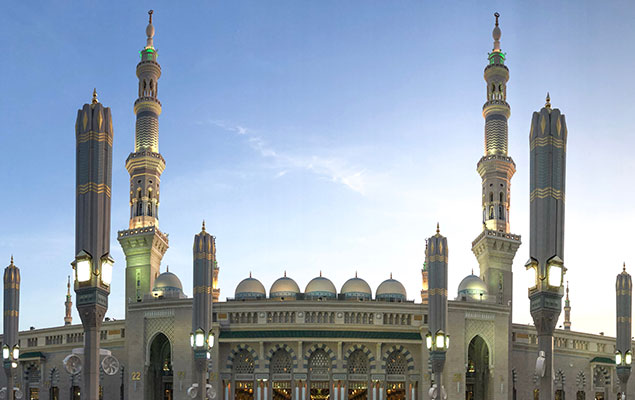 Nabawi-mosque-in-Madinah-shutterstock_779622769-BANNER