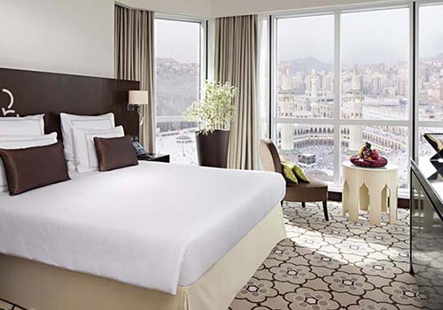Swissotel-Makkah-junior-suite-bed-room-500px (1)