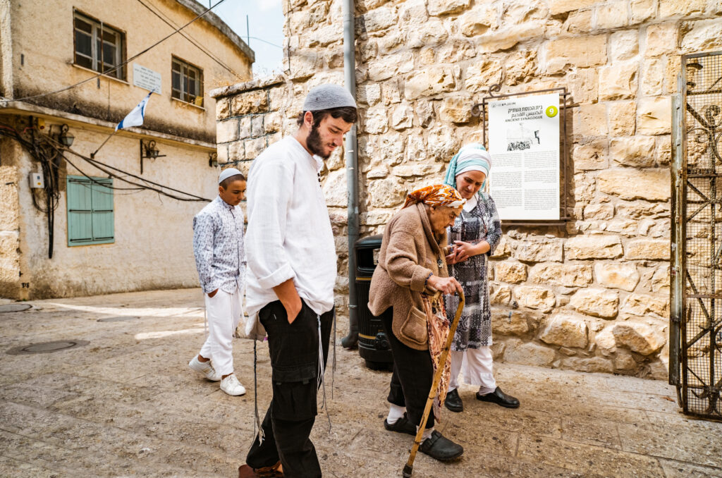 Assistance for Elderly Pilgrims