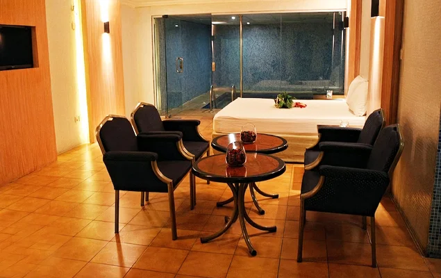 Lazourd-Palace-Hotel-Apartments-3