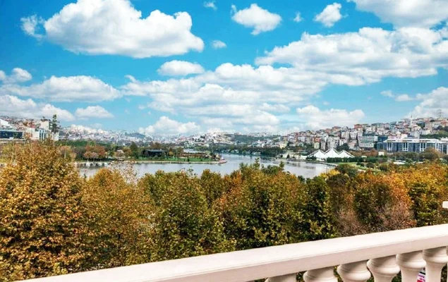 Ramada-By-Wyndham-Istanbul-Golden-Horn-2