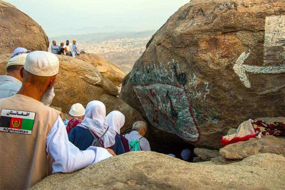 Explore the Cave of Thawr