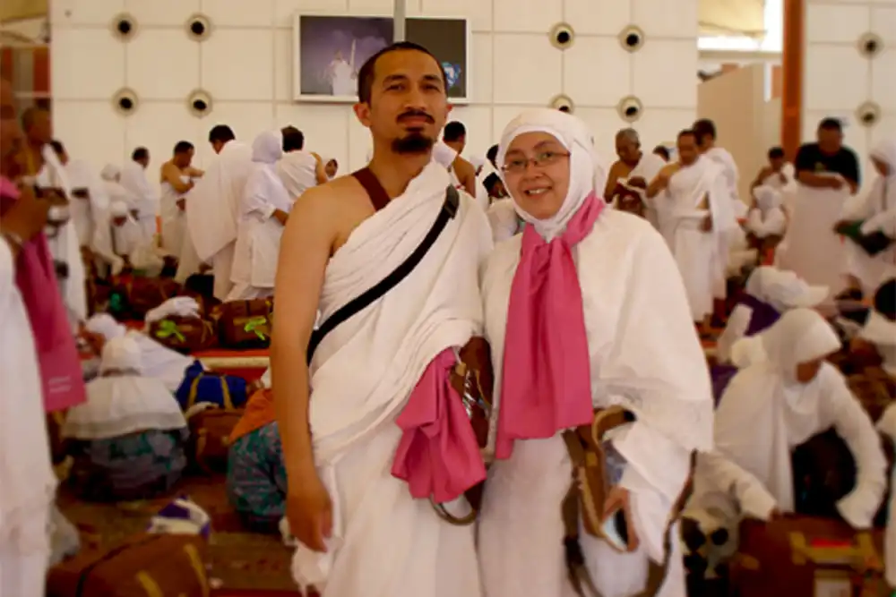 How to Wear an Ihram Properly
