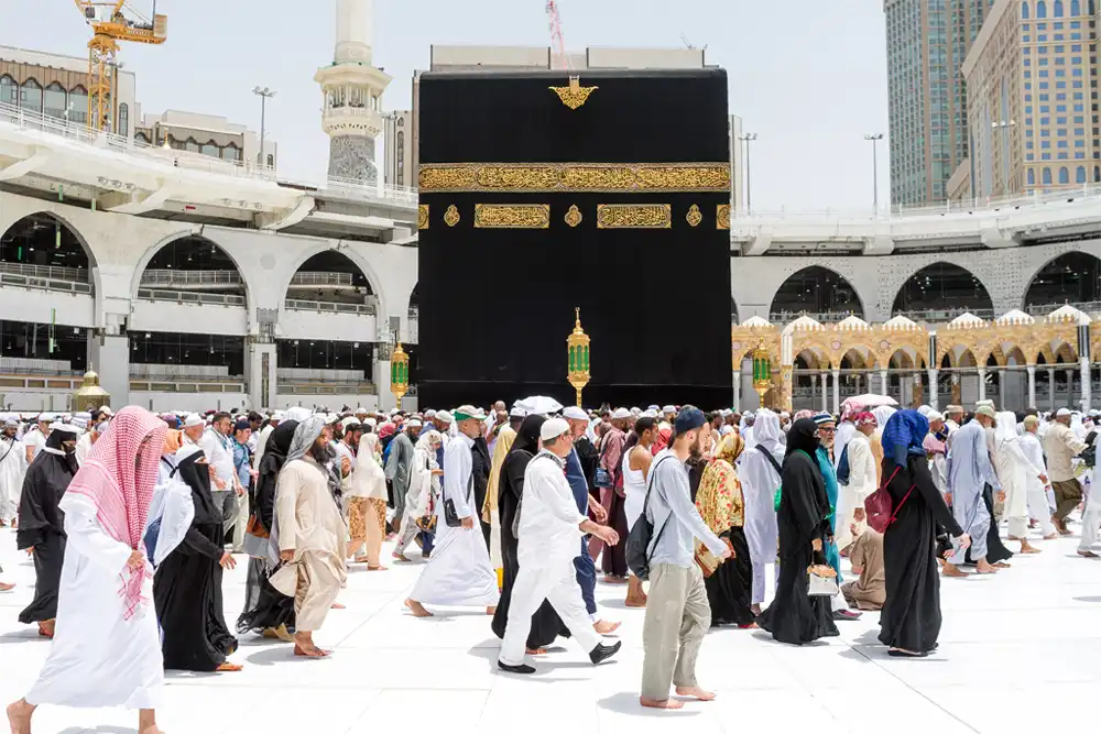 Perform Tawaf Multiple Times Around the Kaaba