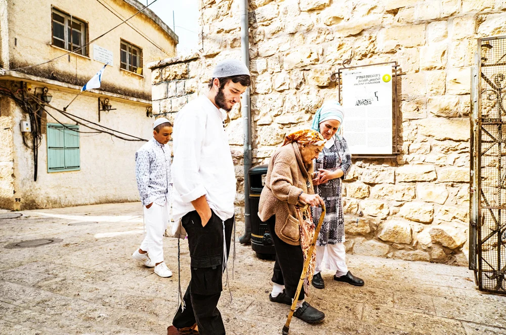 Assistance for Elderly Pilgrims