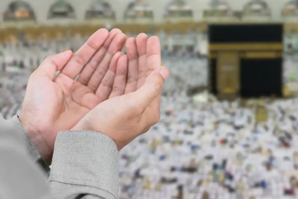 What is the purpose of the i'tikaf?